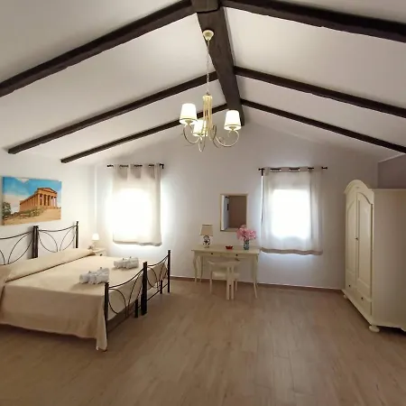 Sara Falconara Bed and breakfast 3*