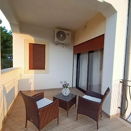 Oda ve Kahvaltı Sara Falconara 3*