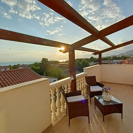 Sara Falconara Bed & Breakfast 4*